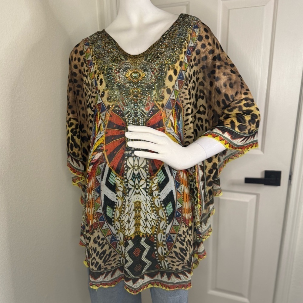 Do Everything In Love Leopard Print Multicolor Women's Top. H9